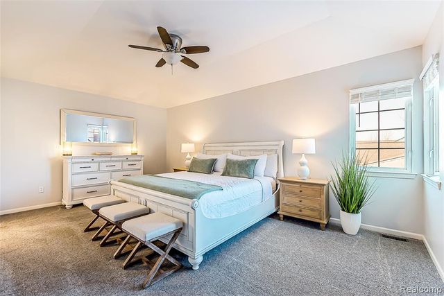 1012 Paddock Lane, South Lyon, MI 48178