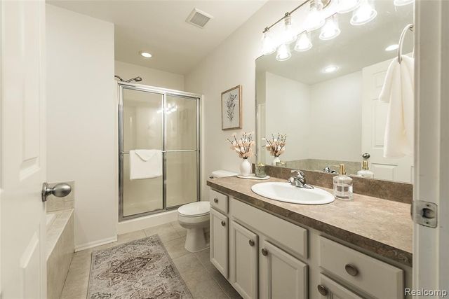 1012 Paddock Lane, South Lyon, MI 48178