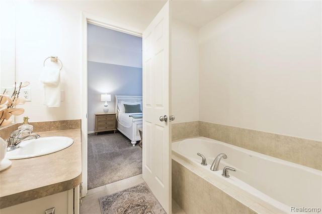 1012 Paddock Lane, South Lyon, MI 48178