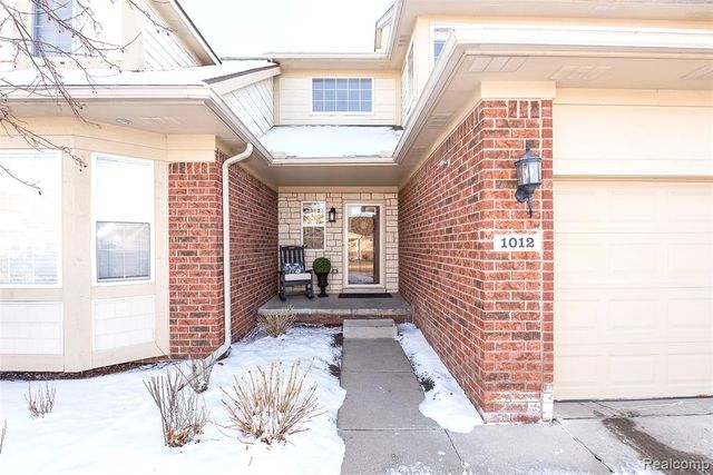 1012 Paddock Lane, South Lyon, MI 48178