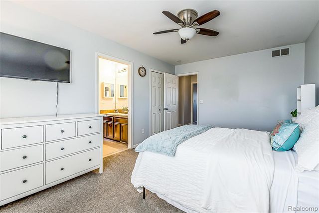 1012 Paddock Lane, South Lyon, MI 48178