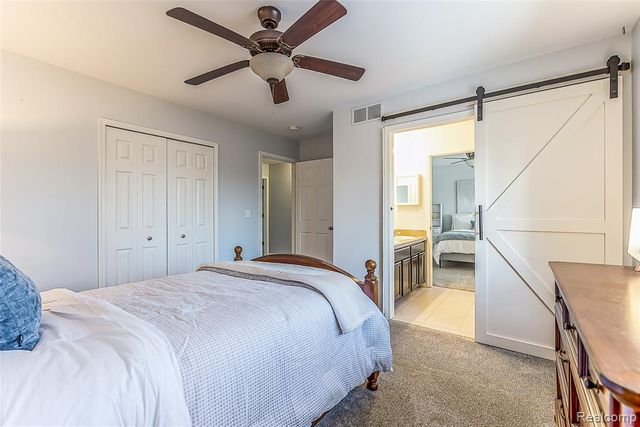 1012 Paddock Lane, South Lyon, MI 48178