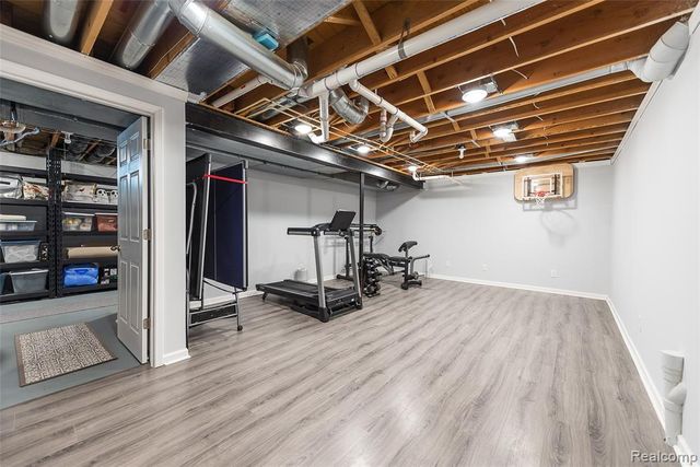 1012 Paddock Lane, South Lyon, MI 48178