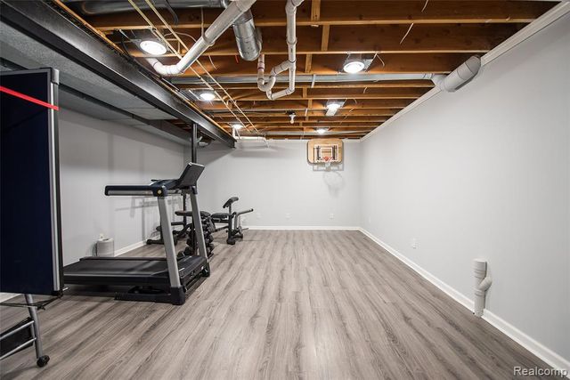 1012 Paddock Lane, South Lyon, MI 48178