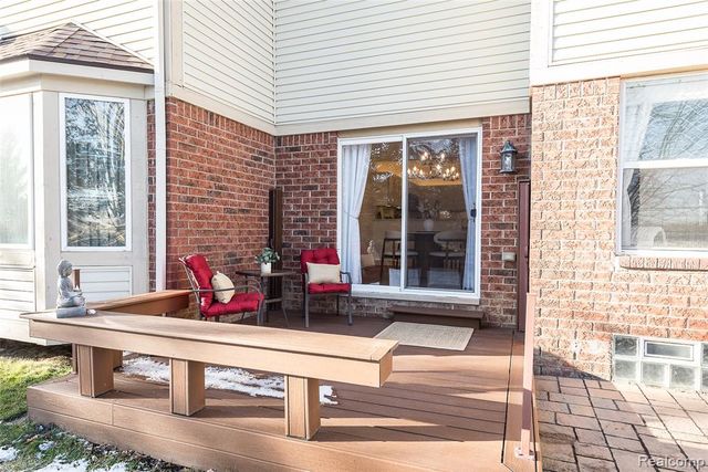 1012 Paddock Lane, South Lyon, MI 48178