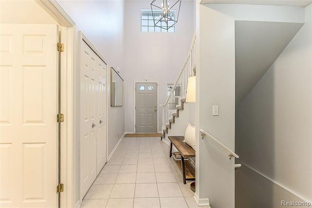 1012 Paddock Lane, South Lyon, MI 48178