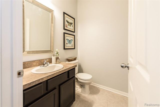 1012 Paddock Lane, South Lyon, MI 48178