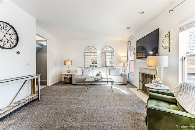 1012 Paddock Lane, South Lyon, MI 48178