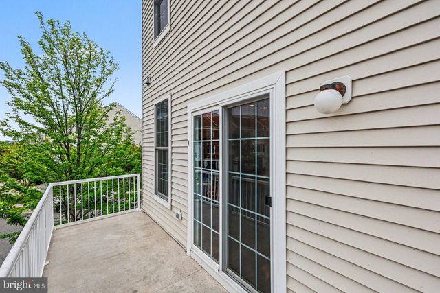 42822 SYKES TER, Chantilly, VA 20152