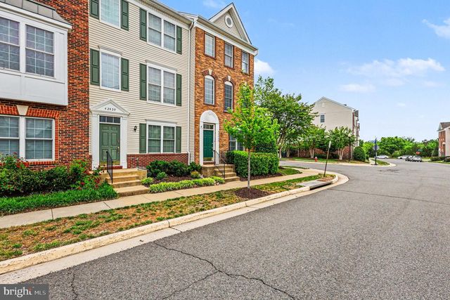 42822 SYKES TER, Chantilly, VA 20152