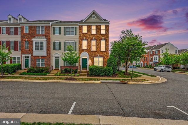 42822 SYKES TER, Chantilly, VA 20152