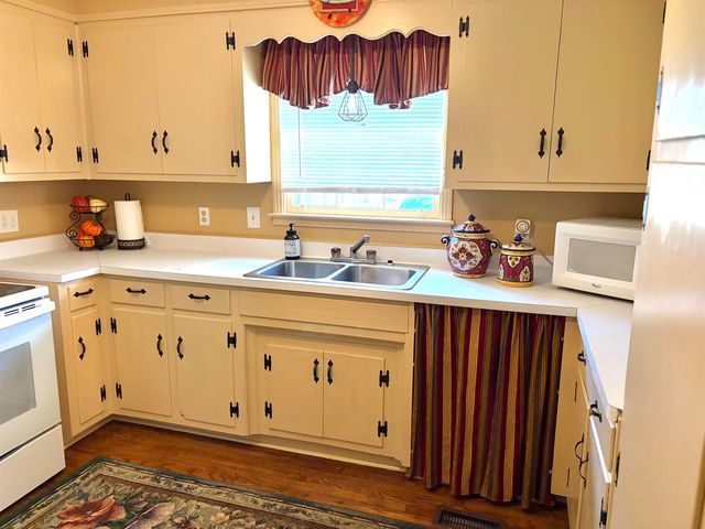 323 Workman Avenue, Woodruff, SC 29388