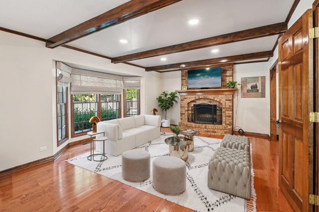 1525 London Court, Naperville, IL 60563