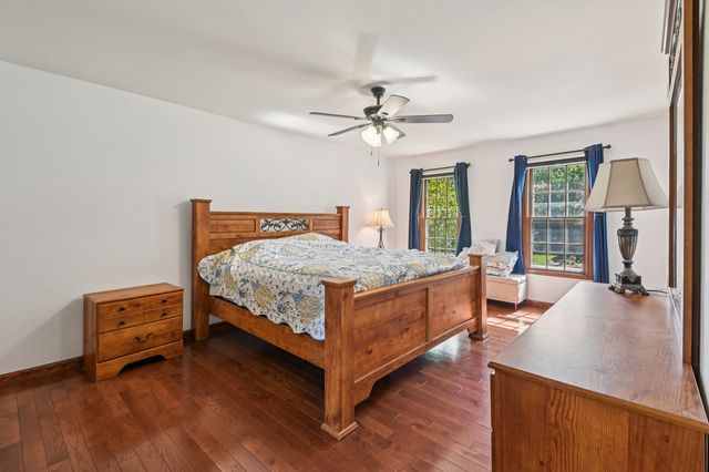 1525 London Court, Naperville, IL 60563