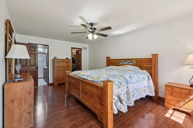 1525 London Court, Naperville, IL 60563