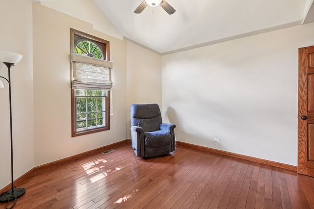 1525 London Court, Naperville, IL 60563