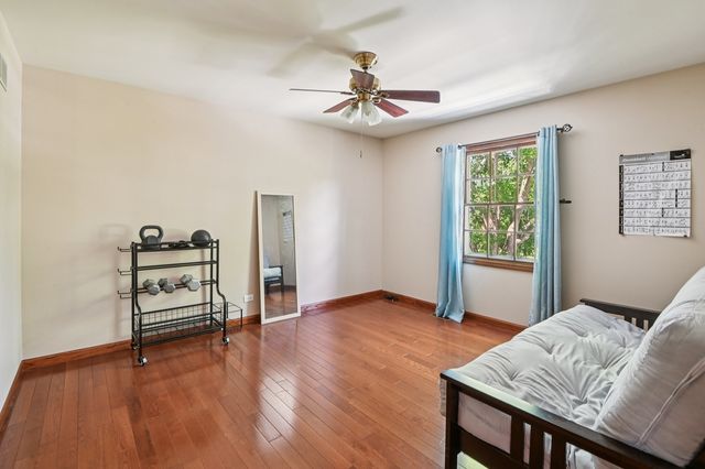 1525 London Court, Naperville, IL 60563