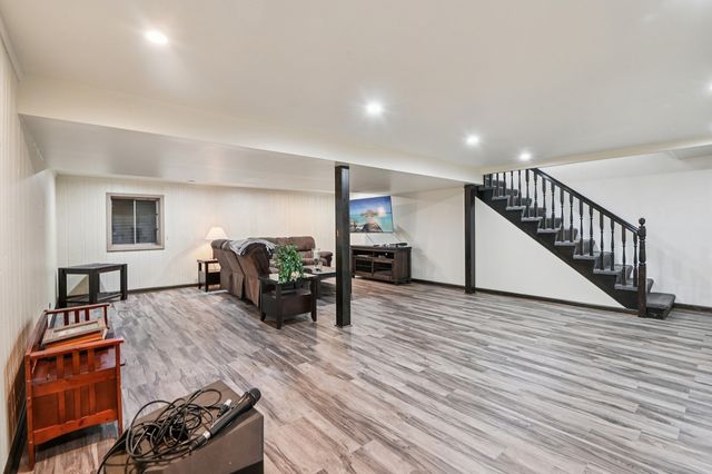 1525 London Court, Naperville, IL 60563