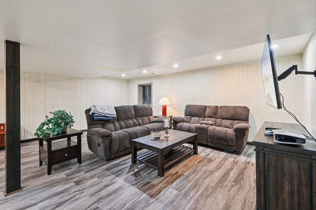 1525 London Court, Naperville, IL 60563