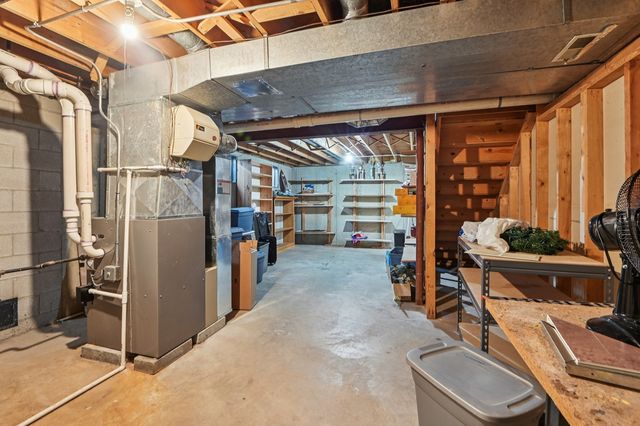 1525 London Court, Naperville, IL 60563