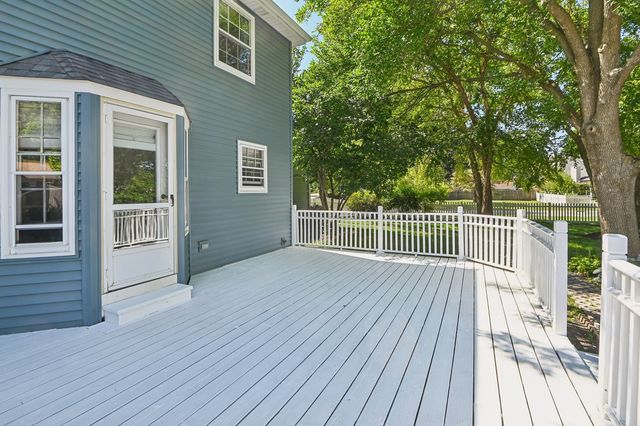 1525 London Court, Naperville, IL 60563