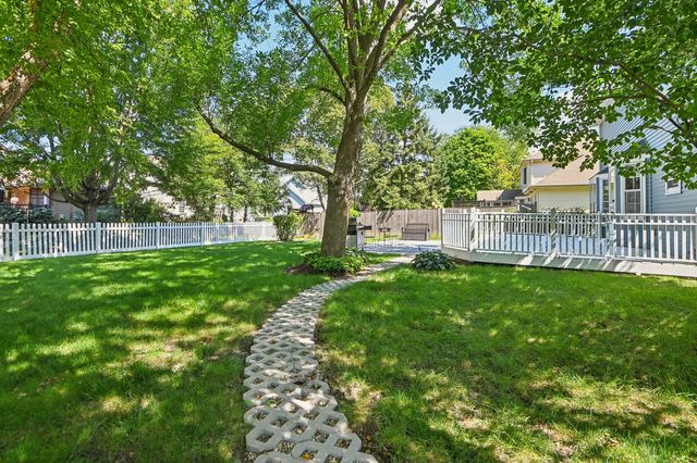 1525 London Court, Naperville, IL 60563