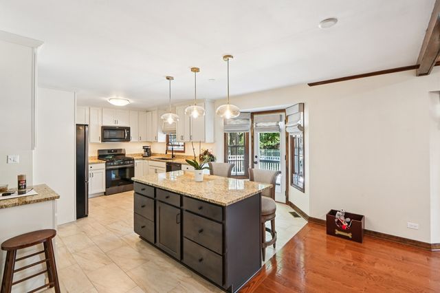 1525 London Court, Naperville, IL 60563