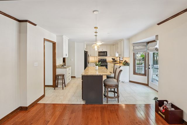 1525 London Court, Naperville, IL 60563