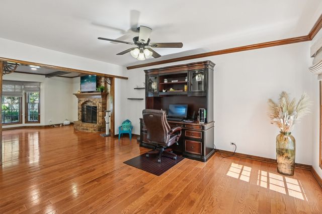 1525 London Court, Naperville, IL 60563