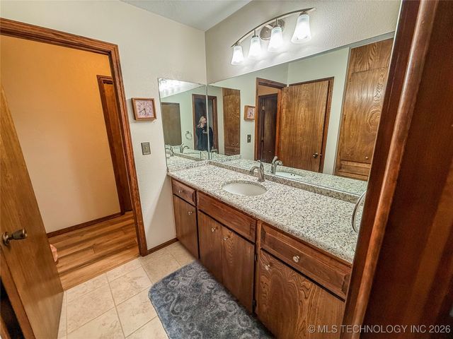 2011 NW 8th, Ardmore, OK 73401