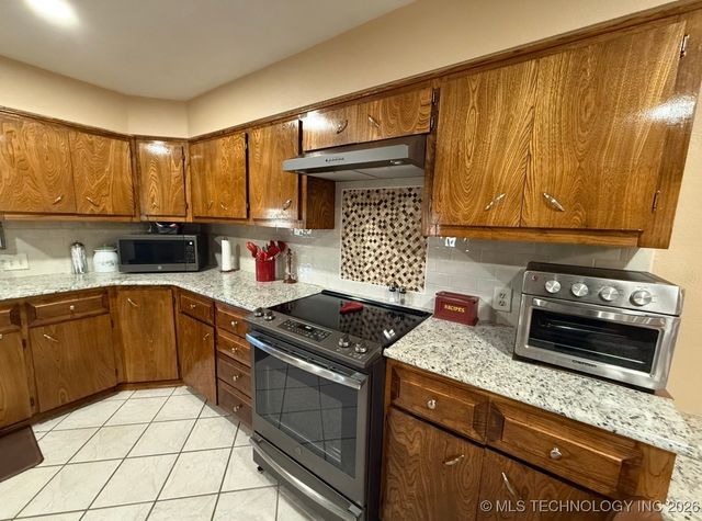 2011 NW 8th, Ardmore, OK 73401