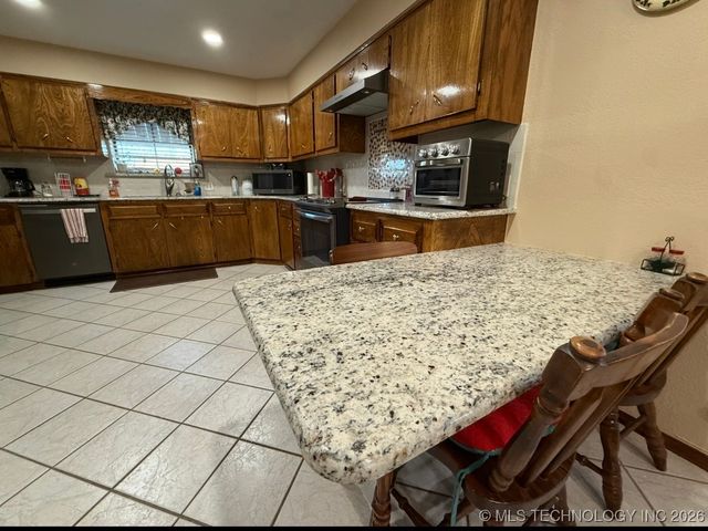 2011 NW 8th, Ardmore, OK 73401