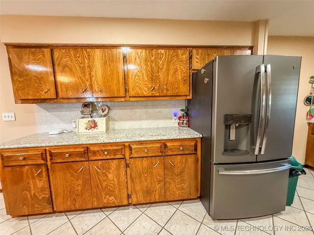 2011 NW 8th, Ardmore, OK 73401