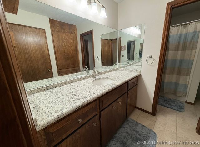 2011 NW 8th, Ardmore, OK 73401