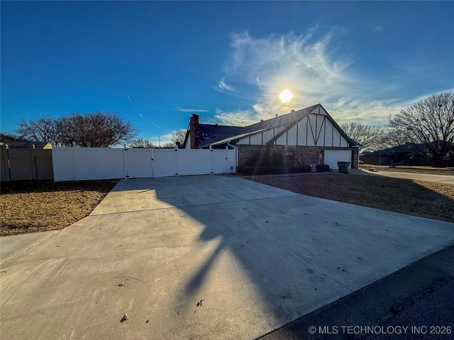 2011 NW 8th, Ardmore, OK 73401