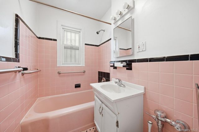 5332 187th Street, Fresh Meadows, NY 11365