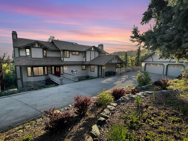 14838 Christophers Pl, Grass Valley, CA 95945