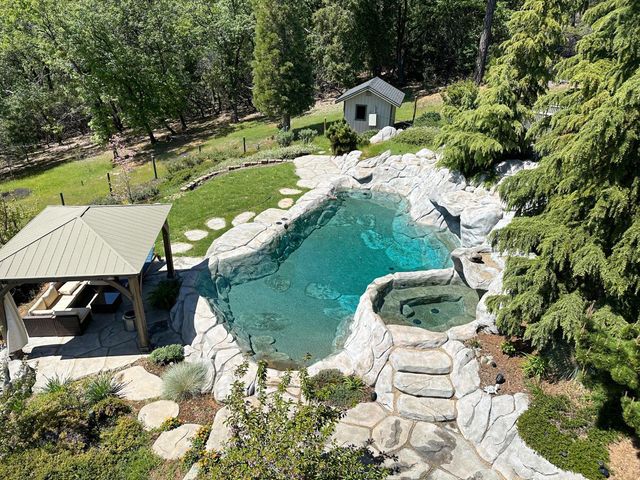 14838 Christophers Pl, Grass Valley, CA 95945