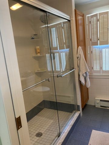 71 Fessenden St, Newton, MA 02460