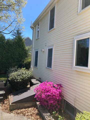 71 Fessenden St, Newton, MA 02460