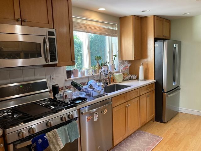 71 Fessenden St, Newton, MA 02460