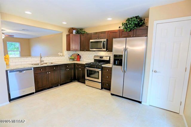 727 W Buffalo Grass Drive, Oro Valley, AZ 85755