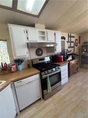 2950 E Thompson Avenue, Kingman, AZ 86409