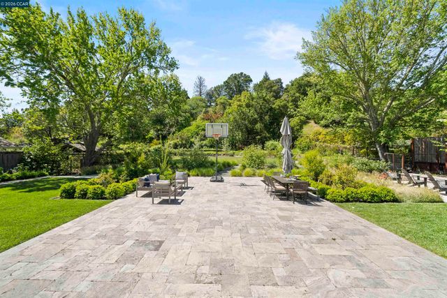 246 Overhill Rd, Orinda, CA 94563