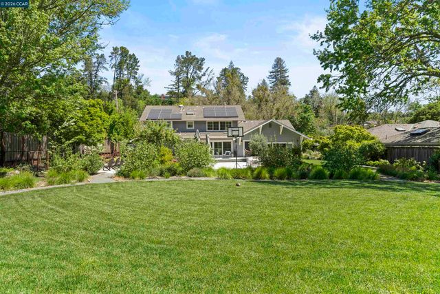 246 Overhill Rd, Orinda, CA 94563