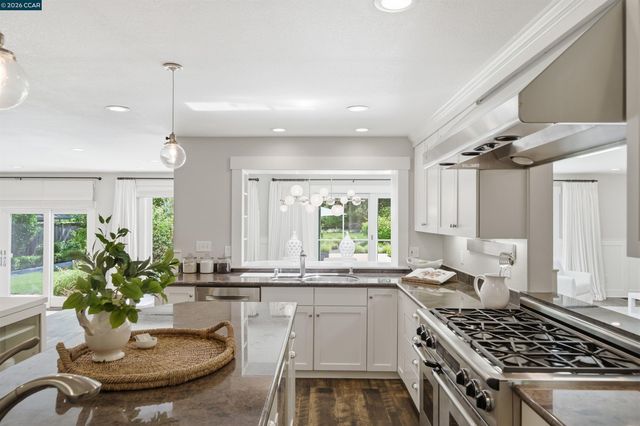 246 Overhill Rd, Orinda, CA 94563