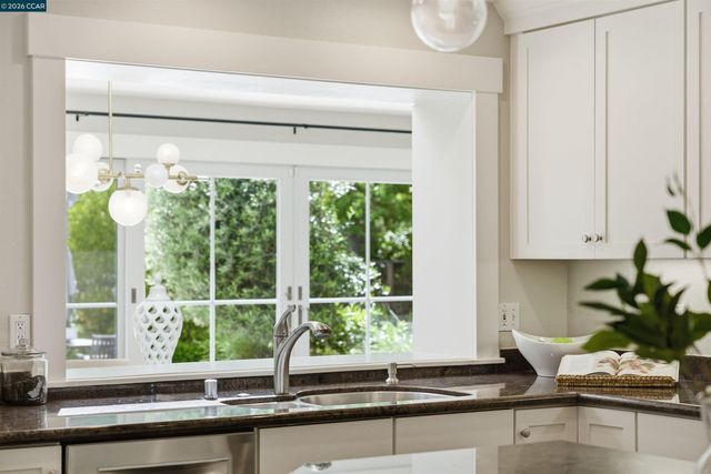 246 Overhill Rd, Orinda, CA 94563