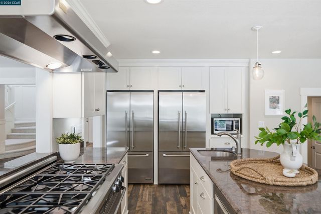 246 Overhill Rd, Orinda, CA 94563