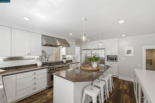 246 Overhill Rd, Orinda, CA 94563