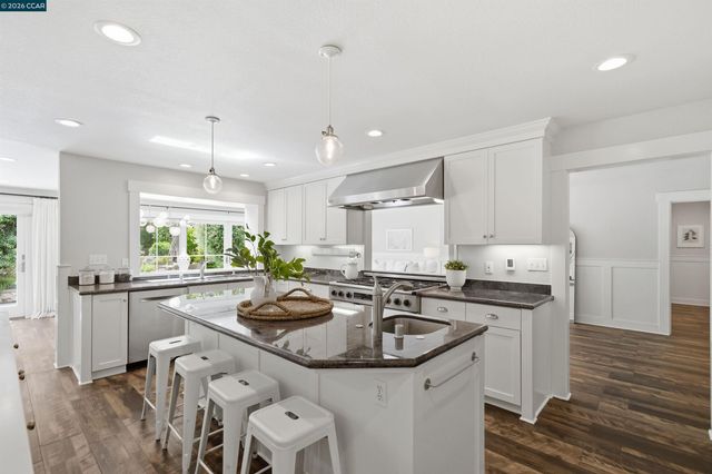 246 Overhill Rd, Orinda, CA 94563